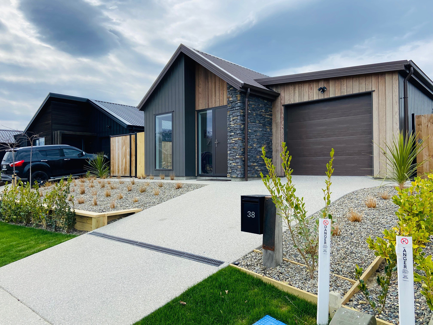 Driveway with Landscaping Paths & Driveways